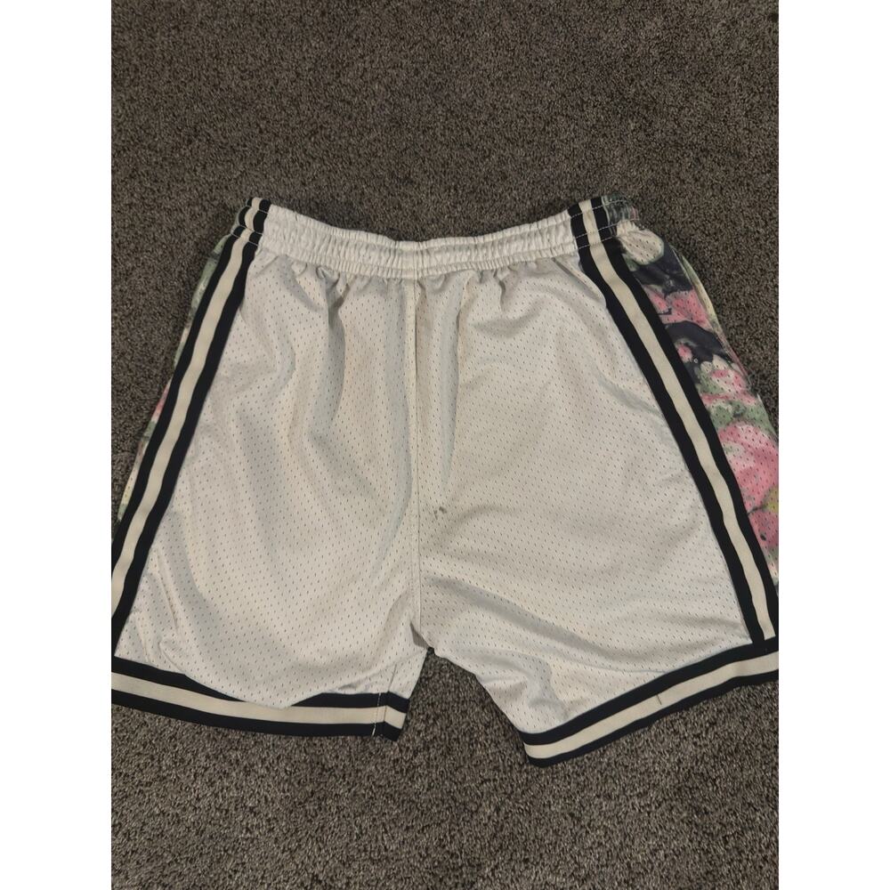 Men’s Shorts - Picture 3 of 4
